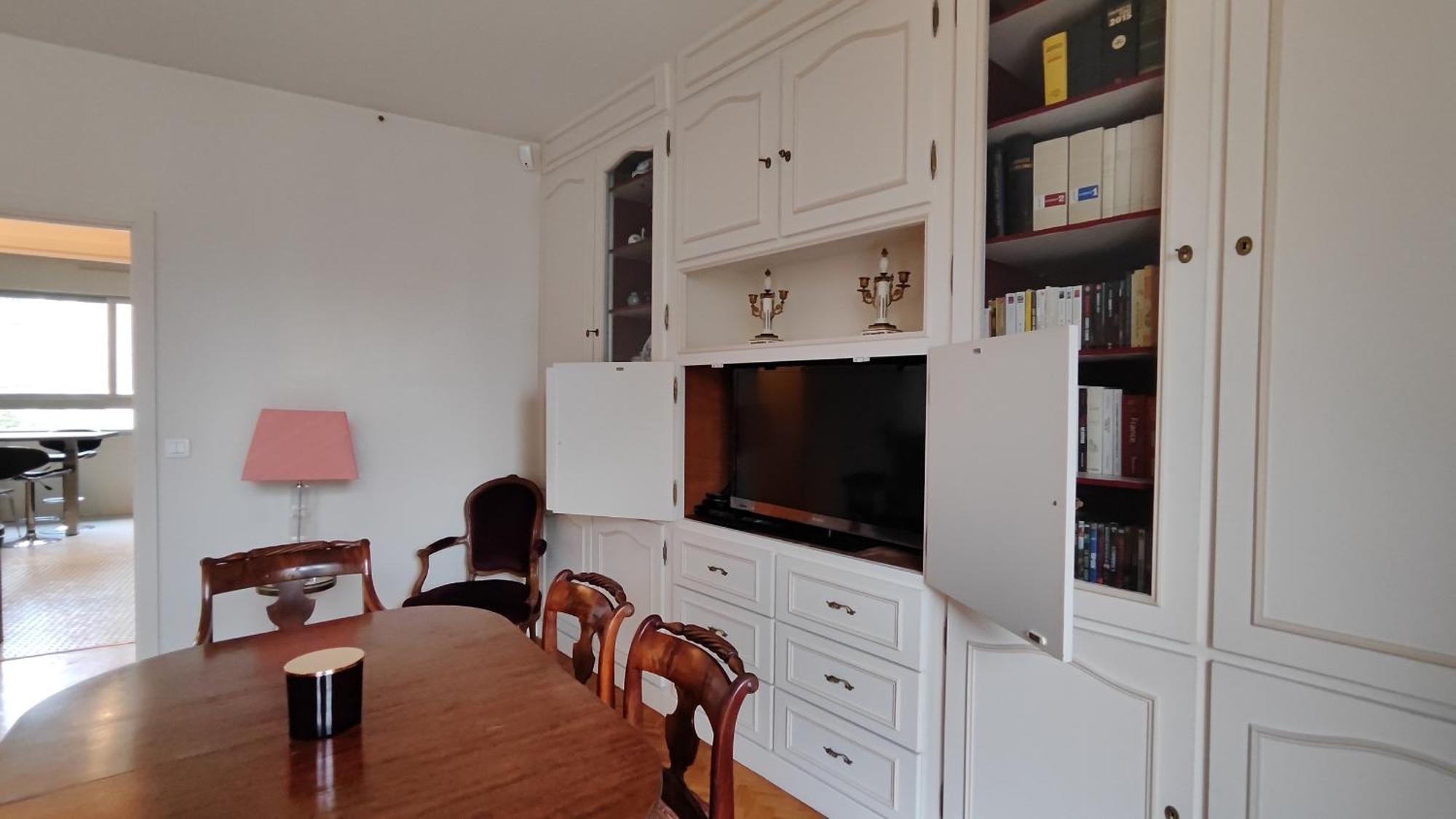 Avenue Victor Hugo - 16 - 4160 * Paris